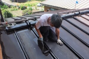 長野市で屋根塗装はいつ必要？雪・寒暖差を踏まえた劣化サインと点検の目安